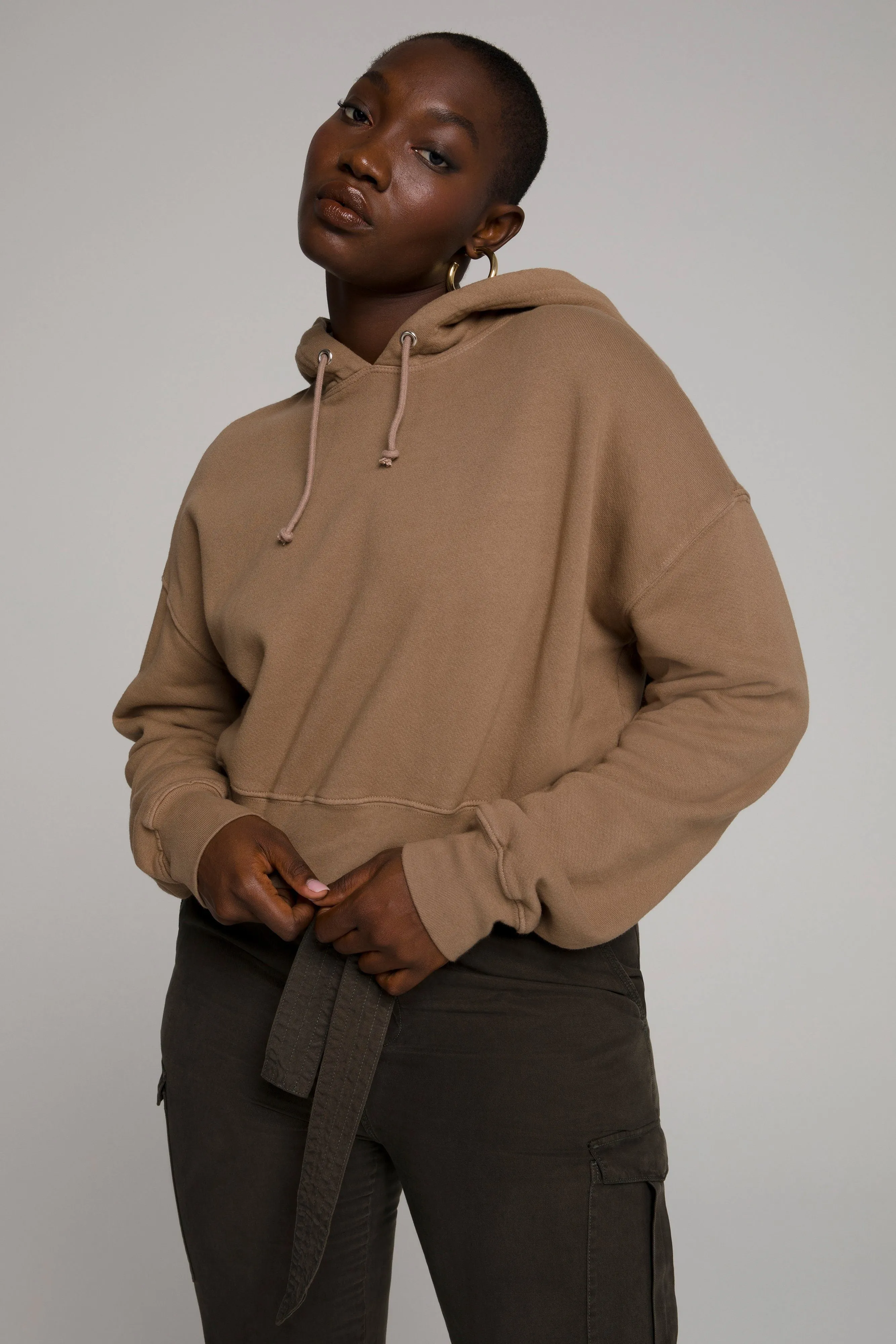 CROPPED & COOL HOODIE | PUTTY001