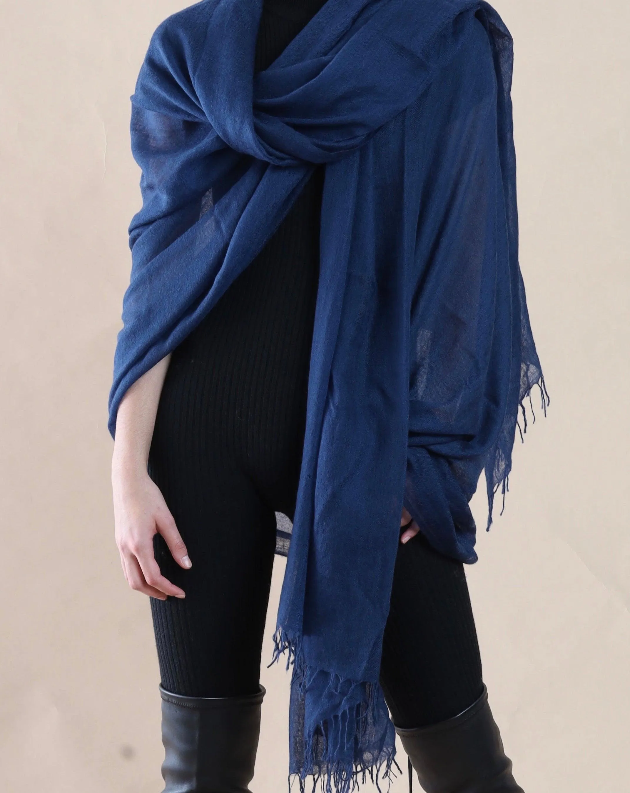 PURE CASHMERE NAVY WRAP