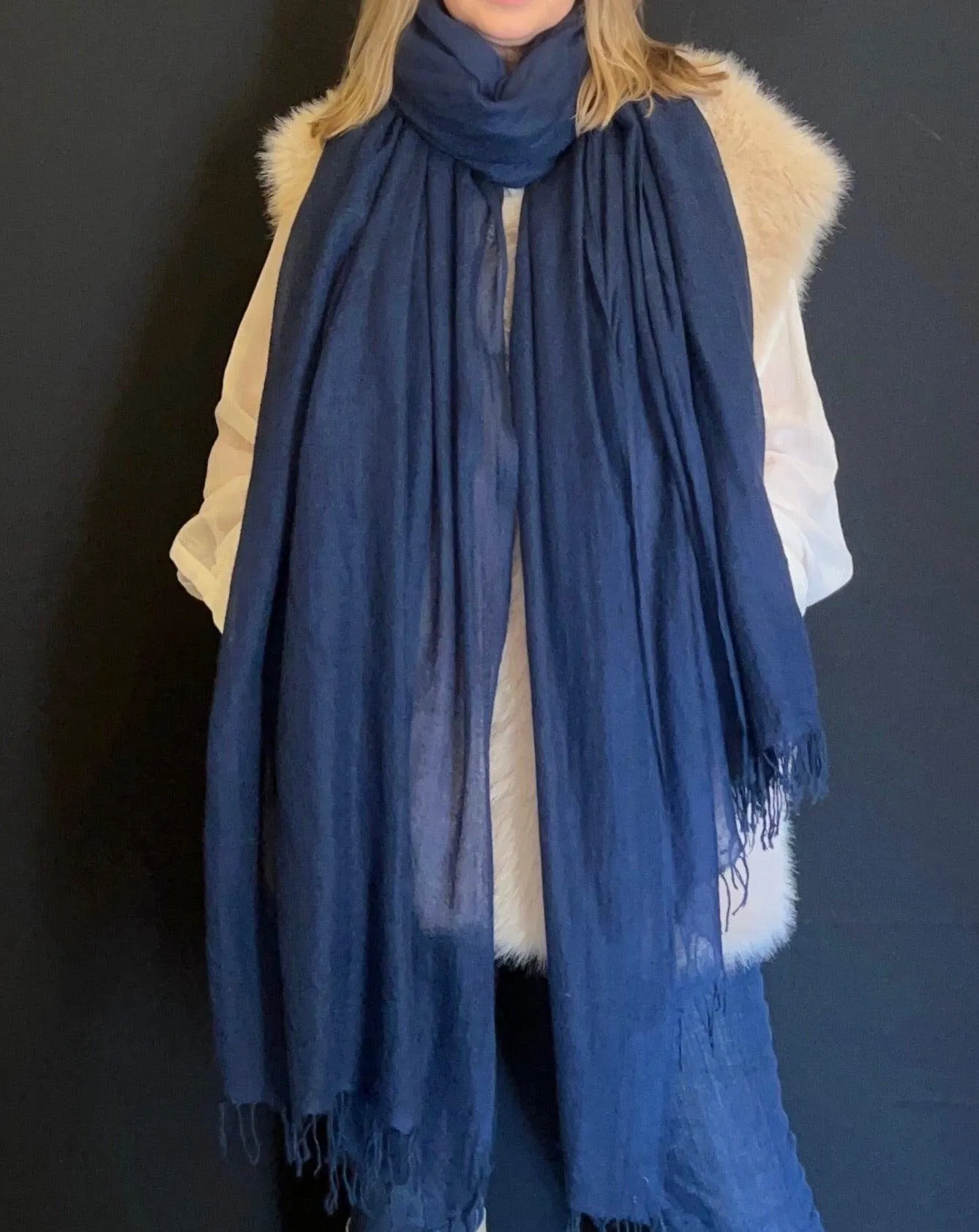 PURE CASHMERE NAVY WRAP