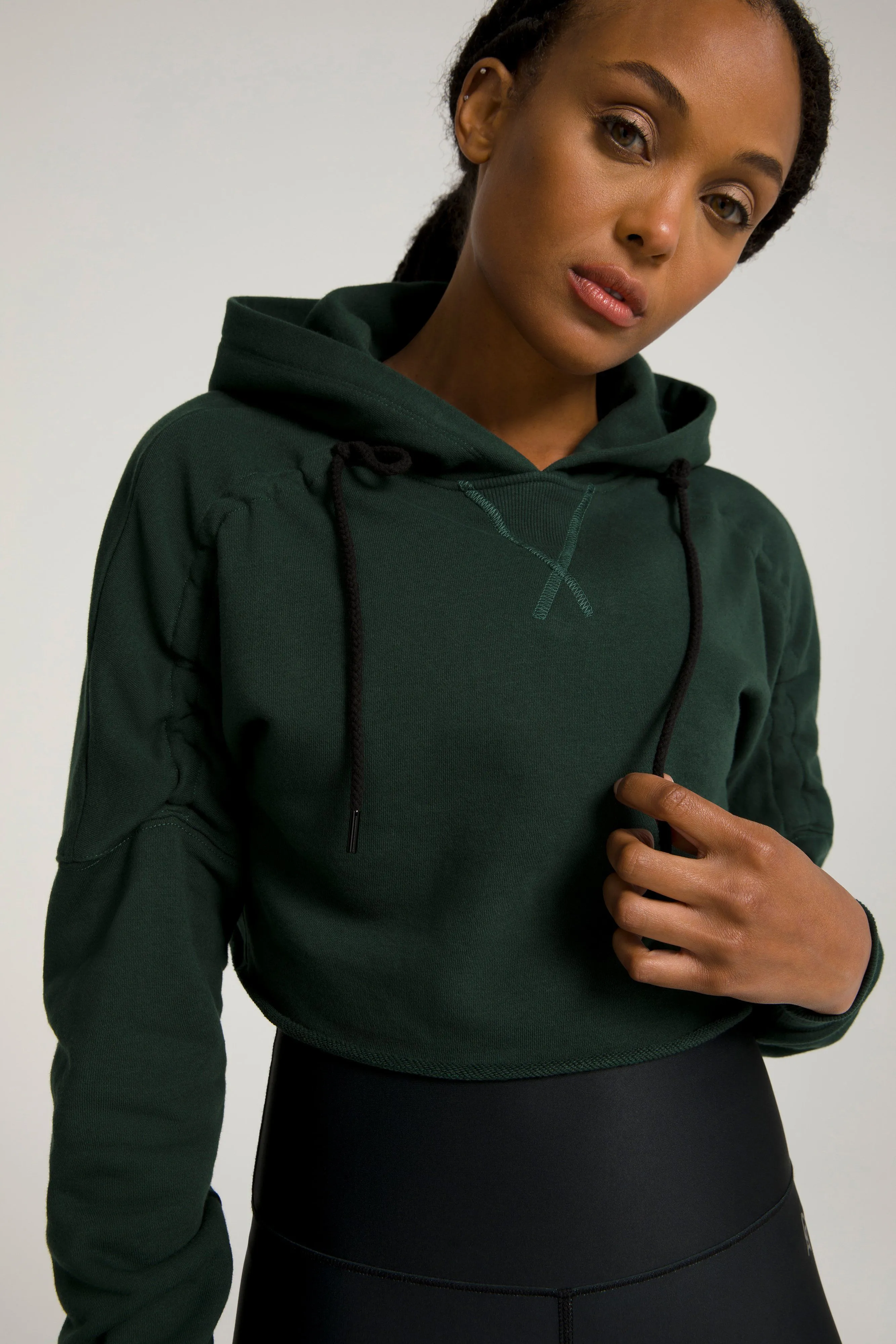 RUCHED CROP HOODIE | EMERALD001