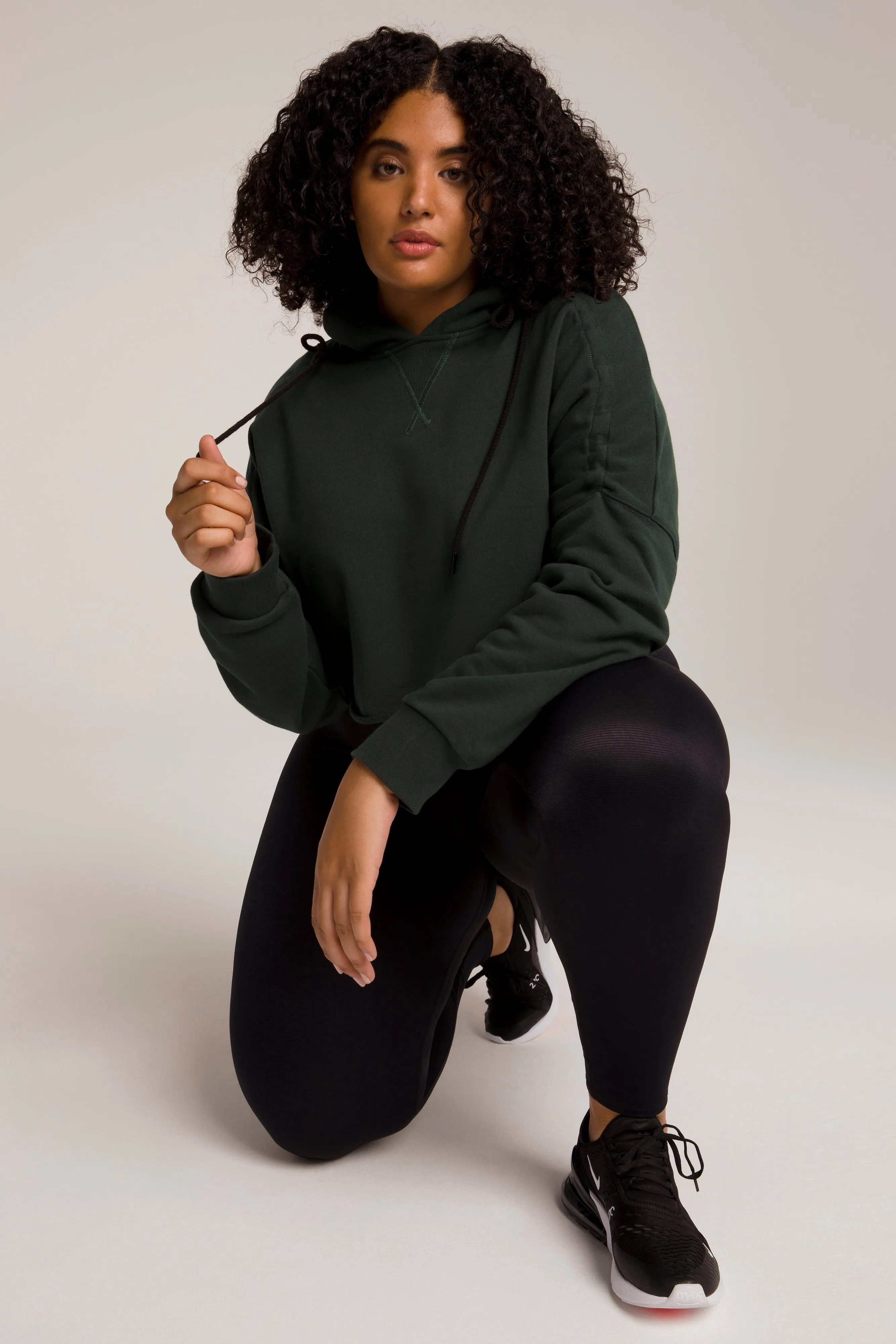 RUCHED CROP HOODIE | EMERALD001