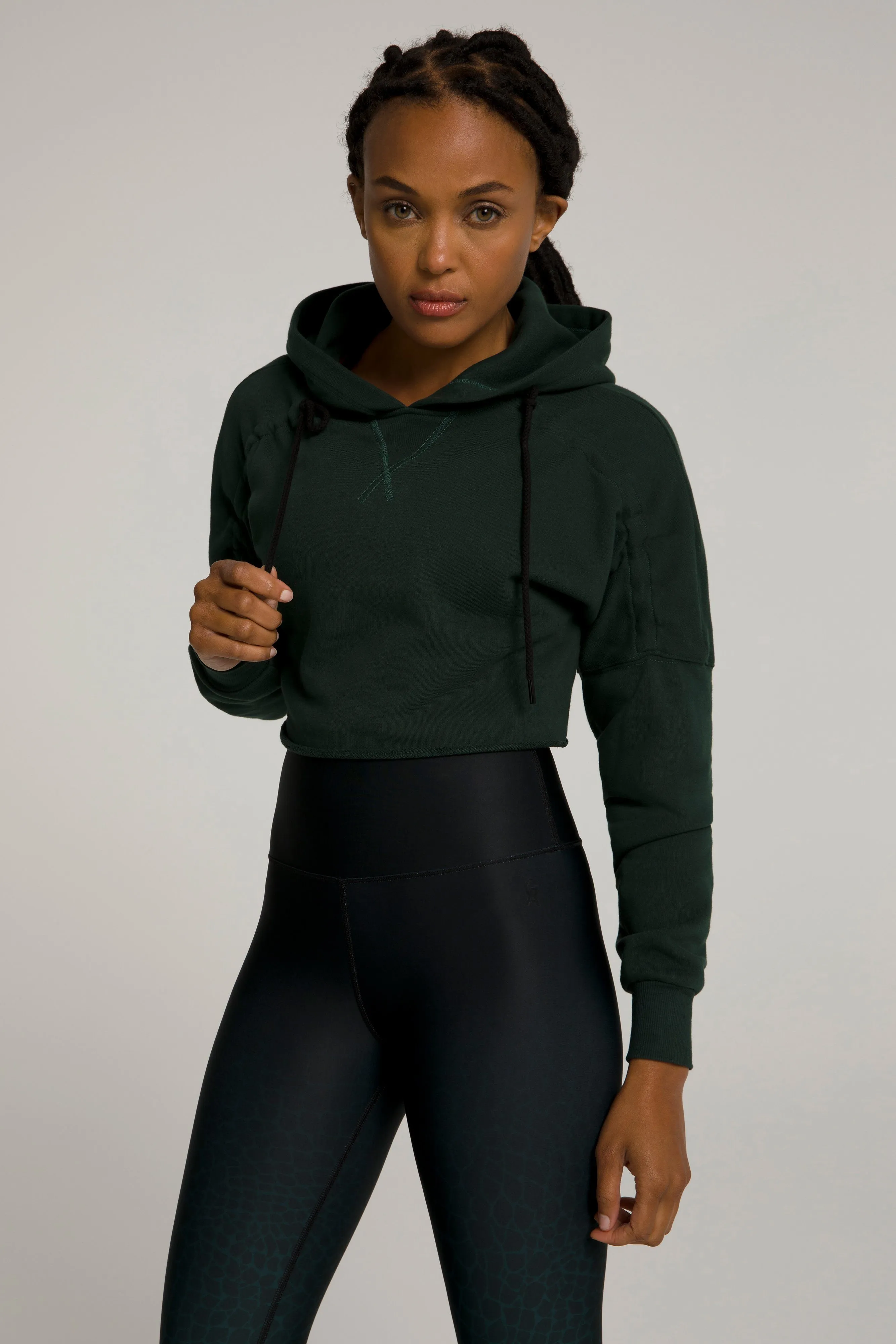 RUCHED CROP HOODIE | EMERALD001