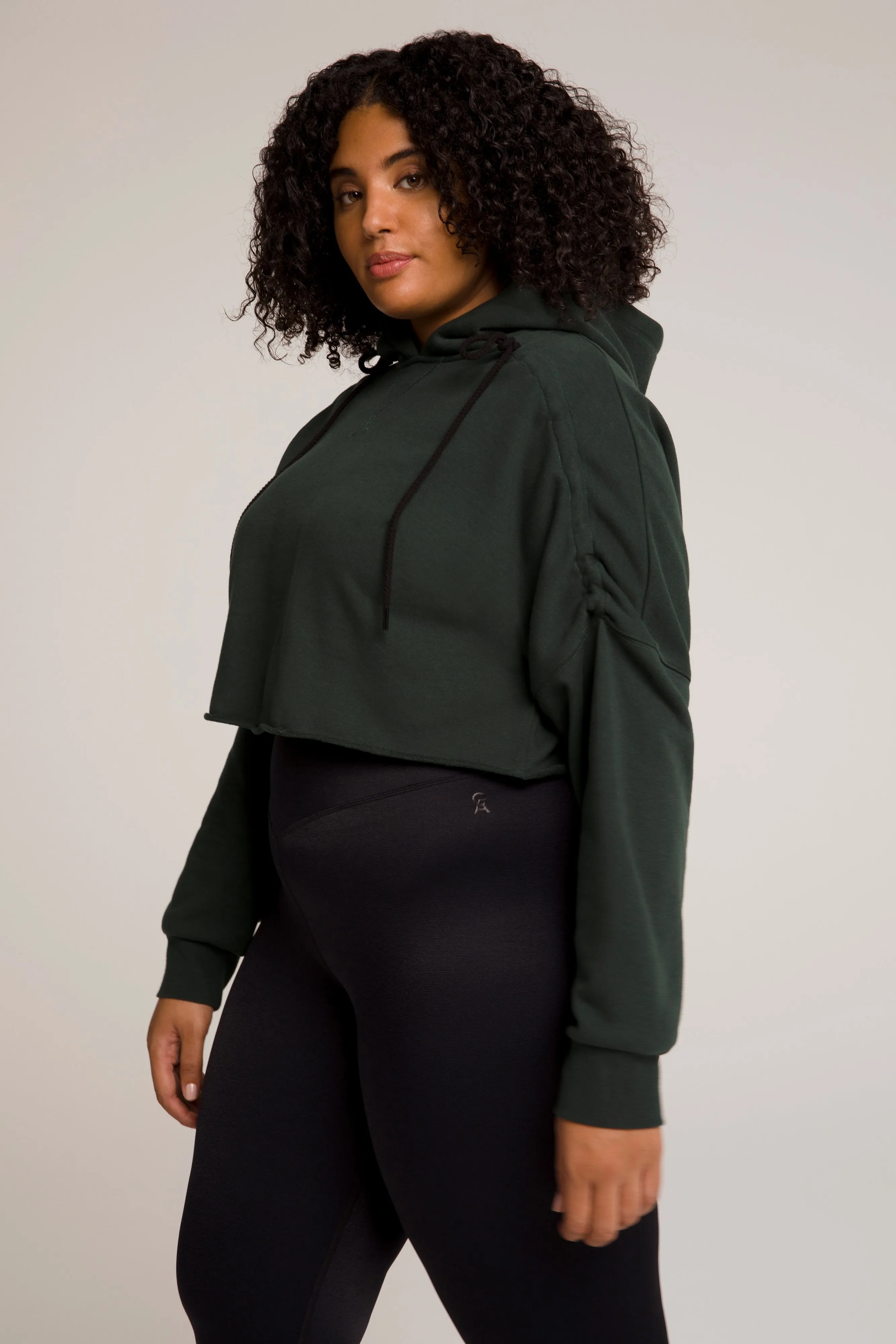 RUCHED CROP HOODIE | EMERALD001